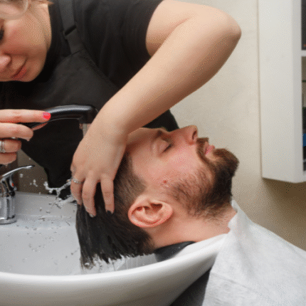 पुरुषों की सैलून और स्पा सेवाएँ – ग्रूमिंग, आराम और स्टाइल अब आपके दरवाज़े पर