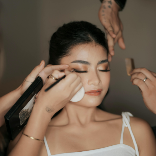 AK-FACILITIES-25.png मेकअप आर्ट सेवाएँ – अपनी प्राकृतिक सुंदरता को विशेषज्ञ स्पर्श से निखारें - Image 1